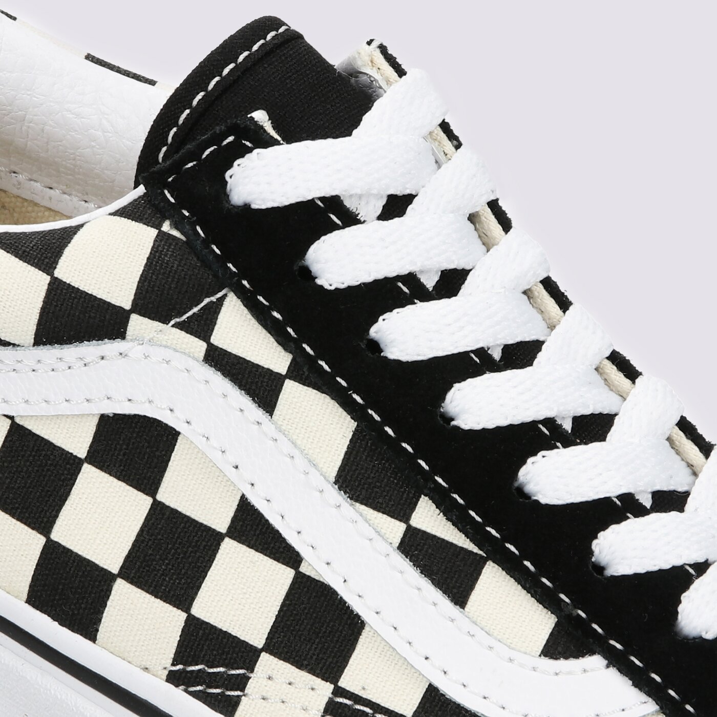 Дамски маратонки VANS UA OLD SKOOL vn0a38g1p0s1 цвят черен