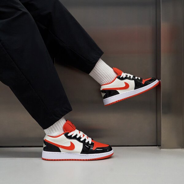 Детски маратонки AIR JORDAN 1 LOW SE dv1335-800 цвят бял