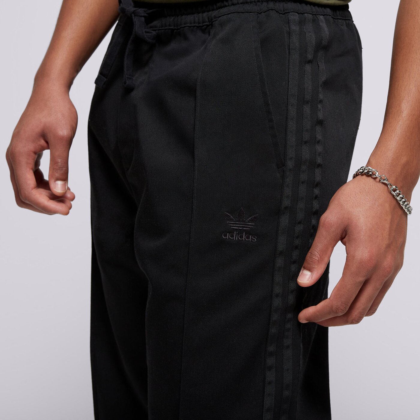 Мъжки панталони ADIDAS ПАНТАЛОНИ CHINO iy2074 цвят черен