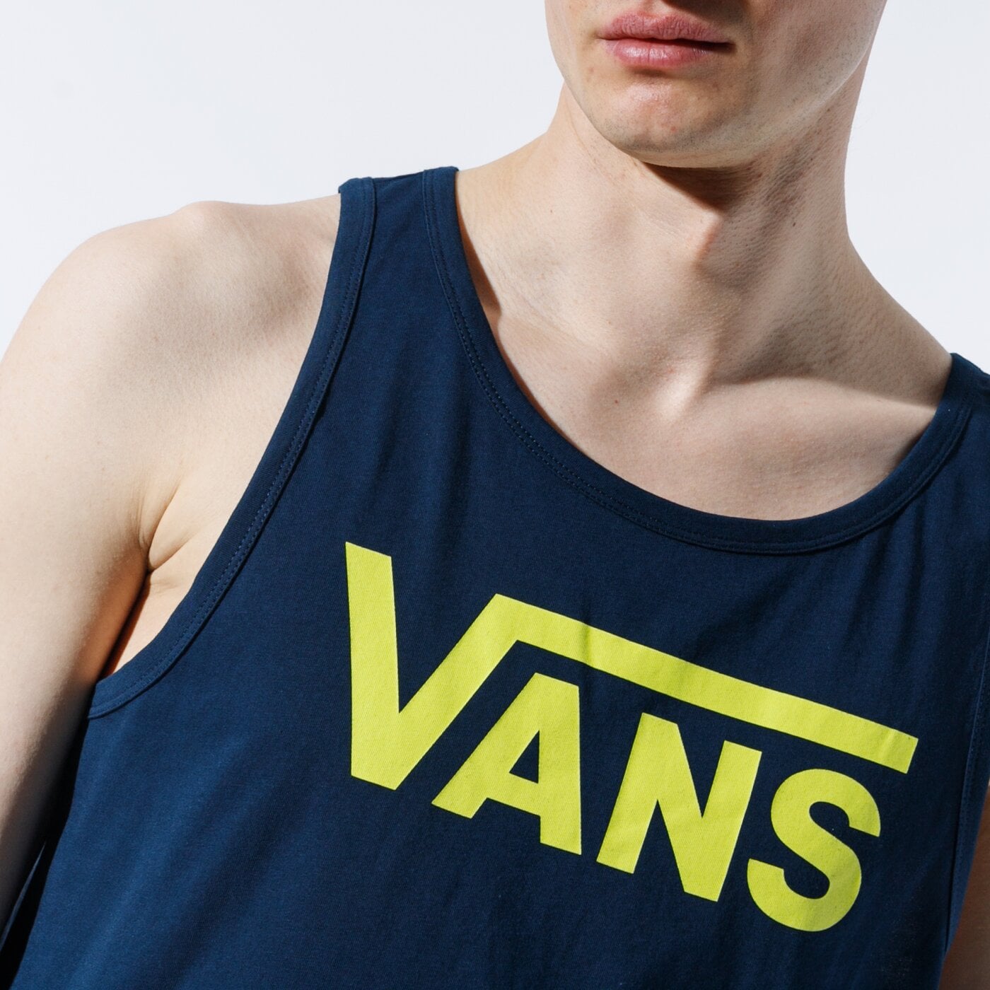 Мъжка тениска VANS ПОТНИК VANS CLASSIC ПОТНИК vn000y8vymq1 цвят черен