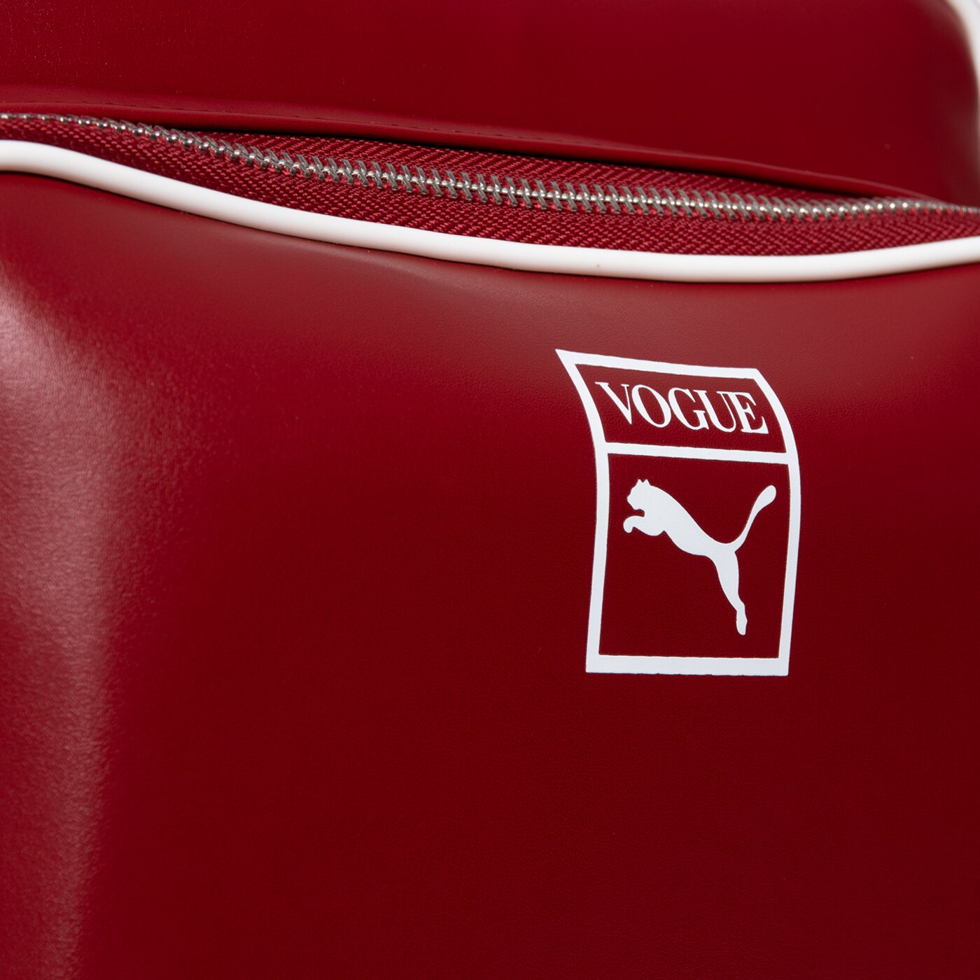 Дамски сак PUMA ЧАНТА PUMA X VOGUE FLIGHT BAG 079272-01 цвят червен