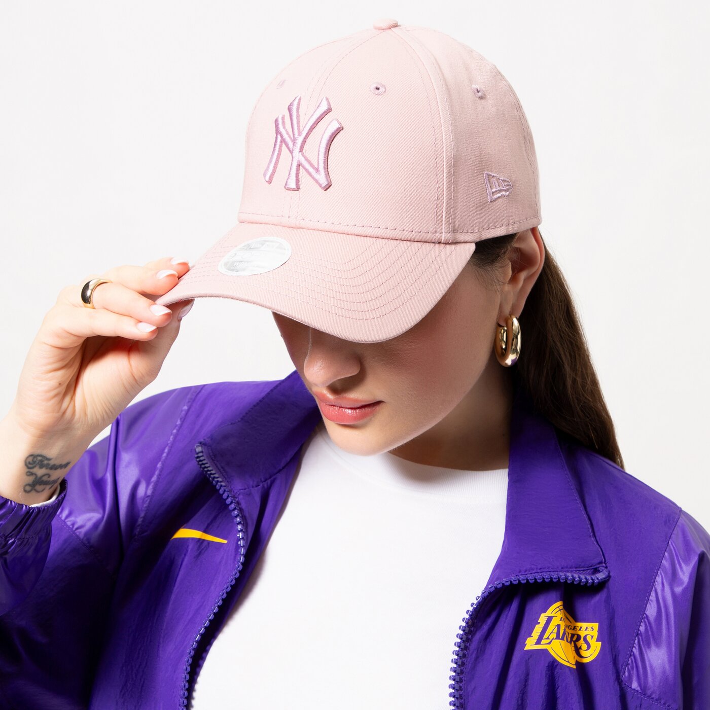 Дамска шапка с козирка NEW ERA ШАПКА WMNS LE 940 NYY NEW YORK YANKEES 60298801 цвят розов