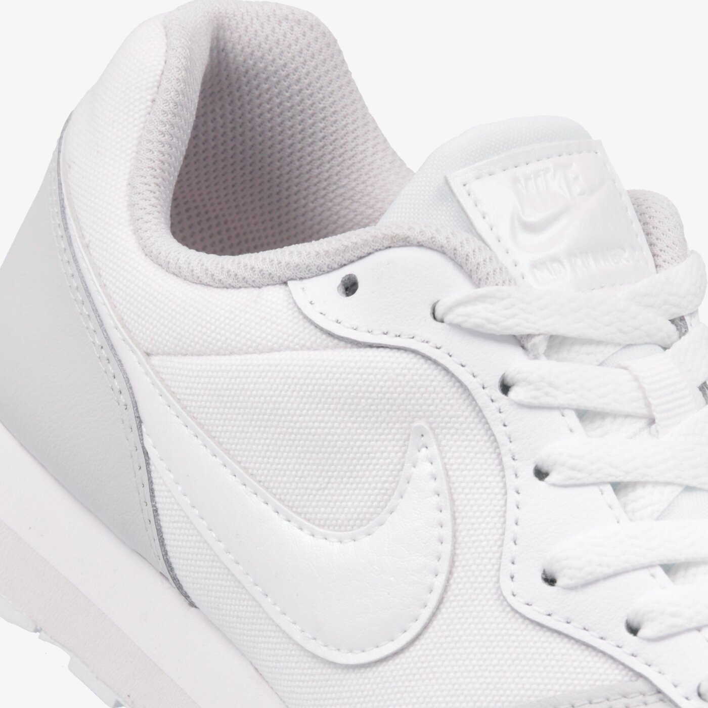 Детски маратонки NIKE MD RUNNER 2 (GS) 807319-100 цвят бял