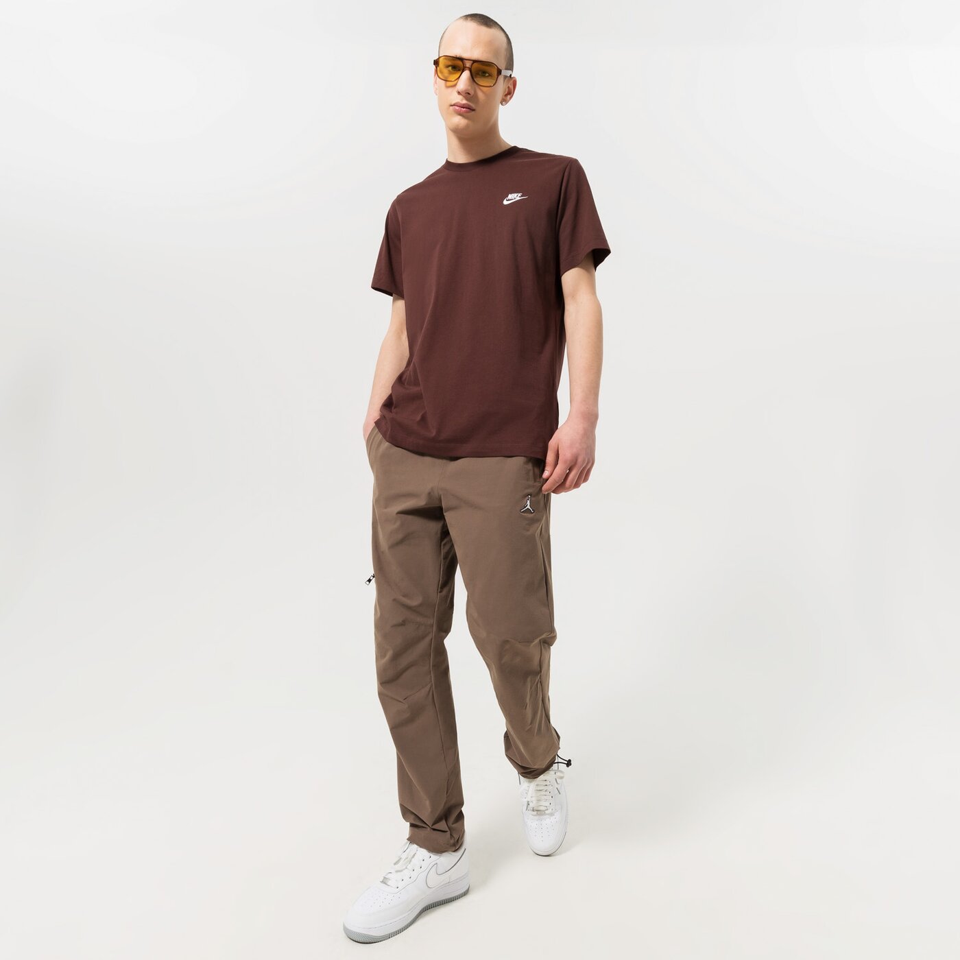 Мъжка тениска NIKE ТЕНИСКА NIKE SPORTSWEAR CLUB ar4997-227 цвят кафяв