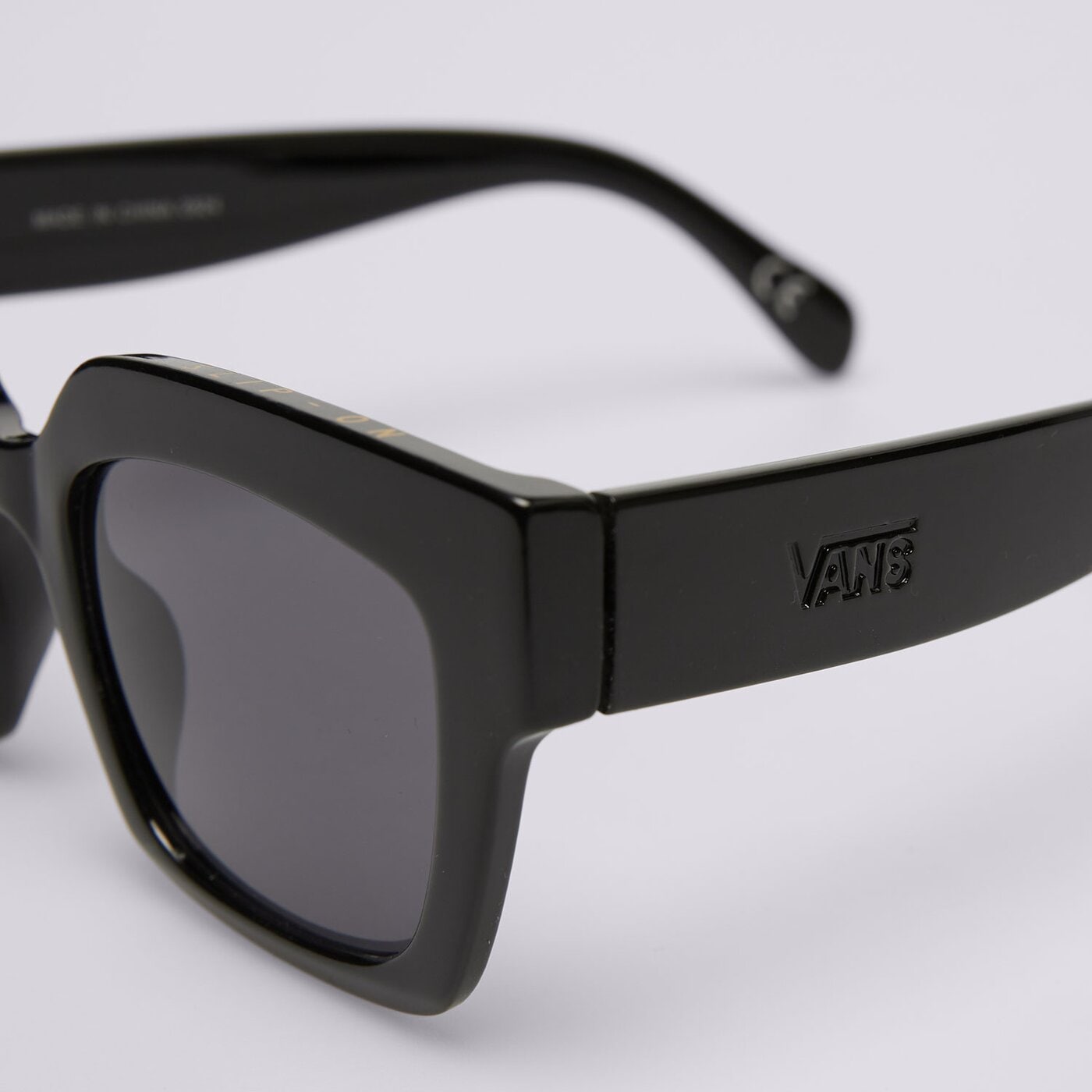 Дамски слънчеви очила VANS ОЧИЛА BELDEN SHADES vn0a7pqzzx11 цвят черен