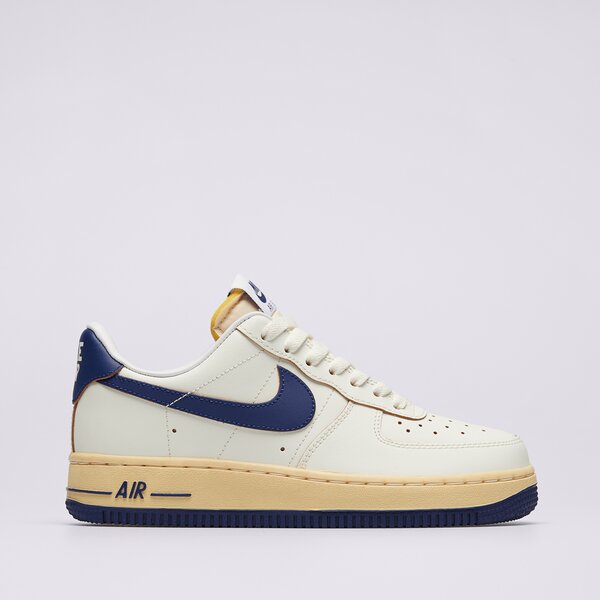 Дамски маратонки NIKE WMNS AIR FORCE 1 '07 fq8103-133 цвят кремав