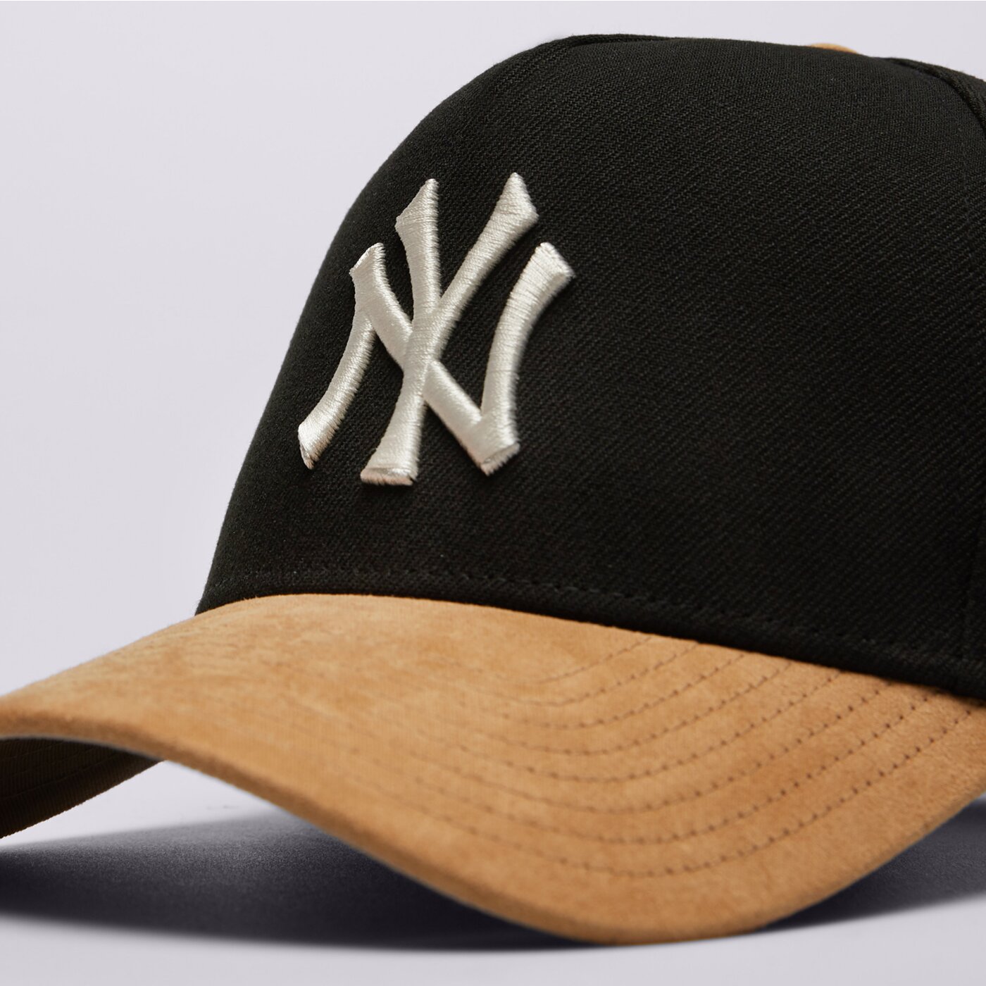 Мъжка шапка с козирка NEW ERA ШАПКА SUEDE VISOR EFRAME NYY NEW YORK YANKEES 60759008 цвят черен